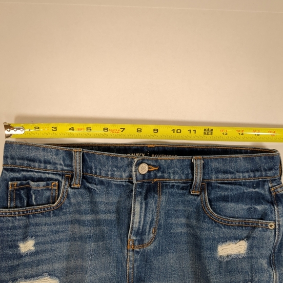 Old Navy Women's Boyfriend Distressed Blue Jean Shorts , Size 6 - Picture 5 of 7